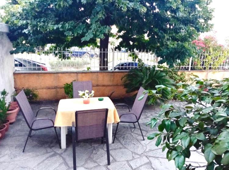 Villa Magda Vrasná Buitenkant foto
